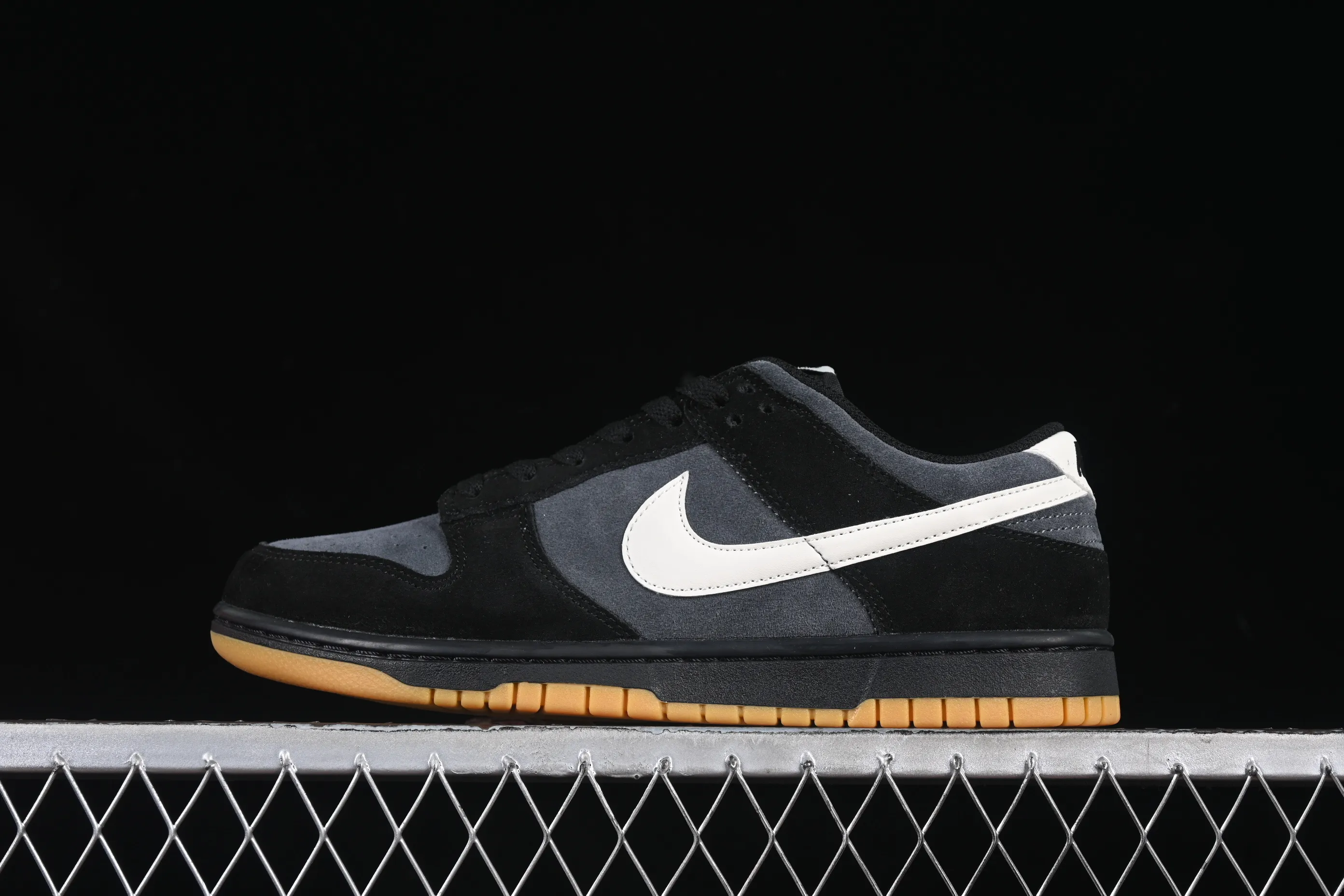 All categories Nk SB Dunk series Nk SB Dunk Low low-top sneakers Nike Dunk Low black and gray color low-top casual sneakers HQ1931-001